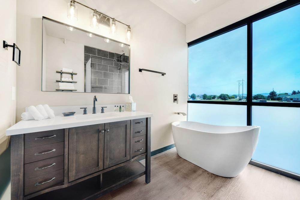 The Suites at Prairie Falls & Event Center photo 42