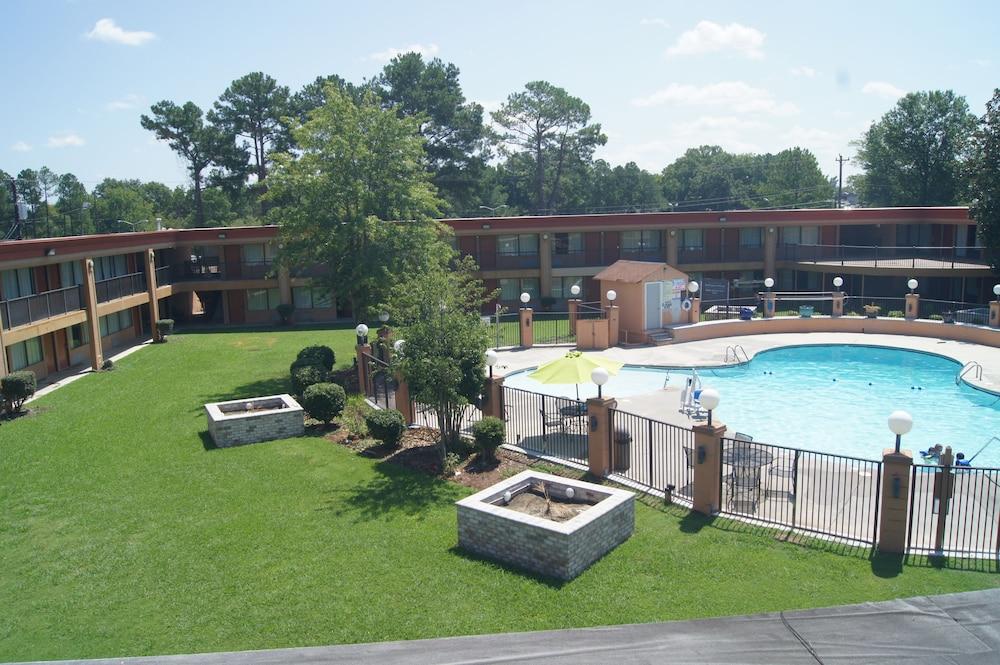 Royal Inn photo 92