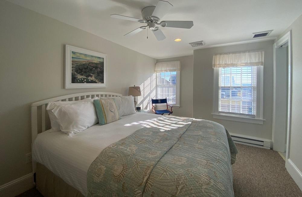 Beach Breeze Inn photo 82