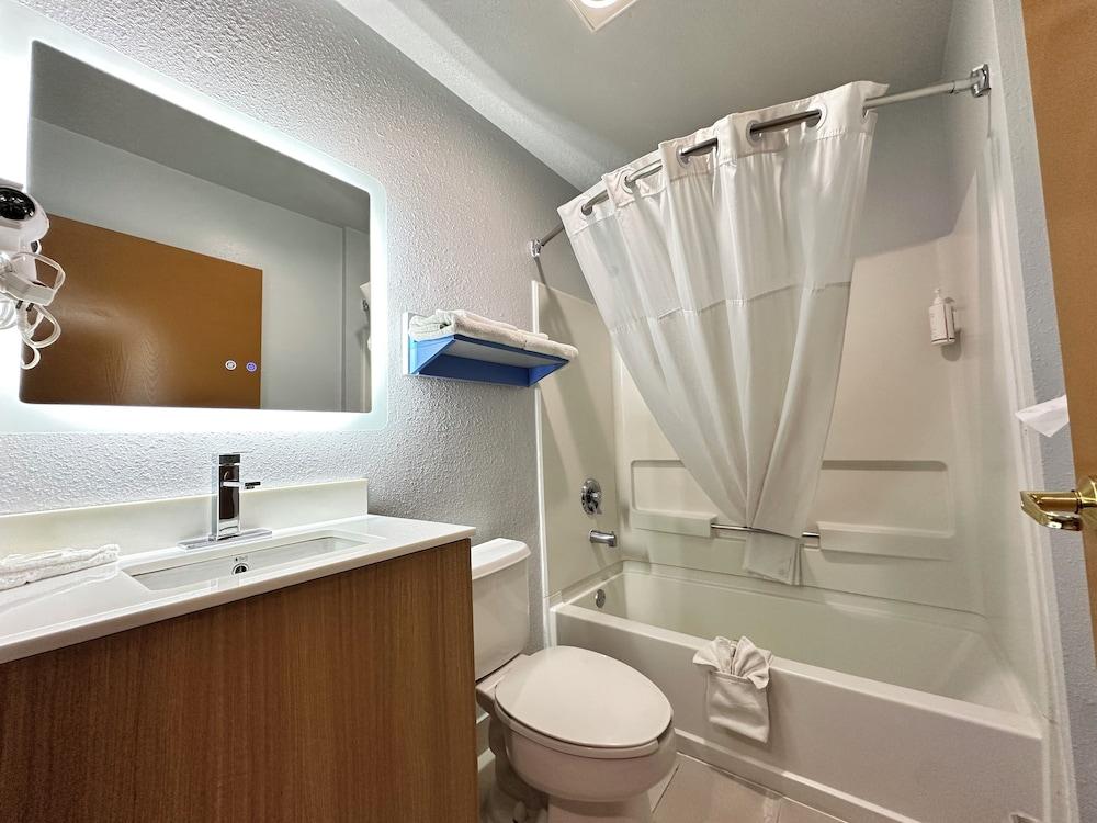 Microtel Inn by Wyndham Gallup photo 24