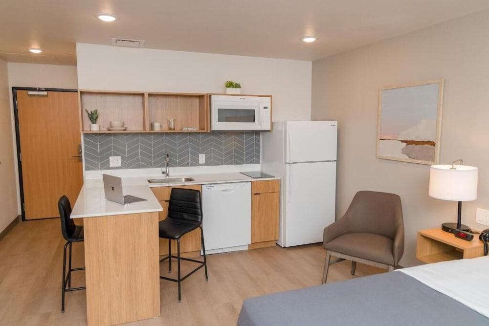 LivAway Suites Phoenix-Glendale photo 19