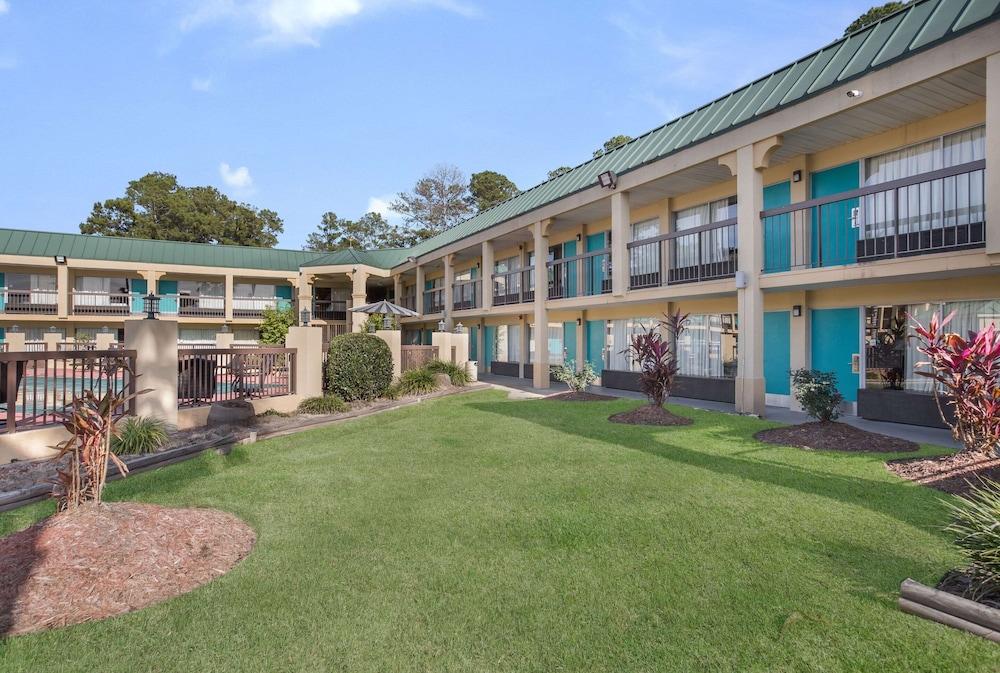 Econo Lodge Inn & Suites Hardeeville I-95 photo 66