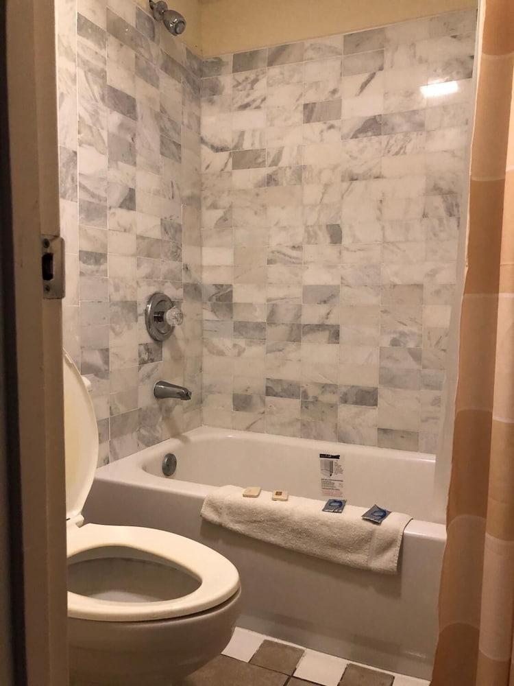 America's Best Inn photo 31