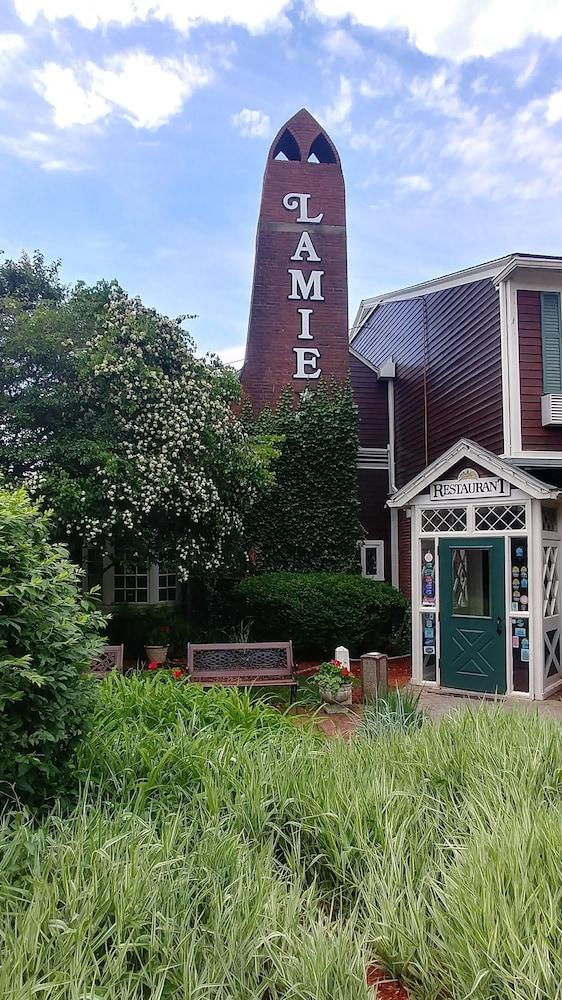 Lamie's Inn and The Old Salt Restaurant photo 34