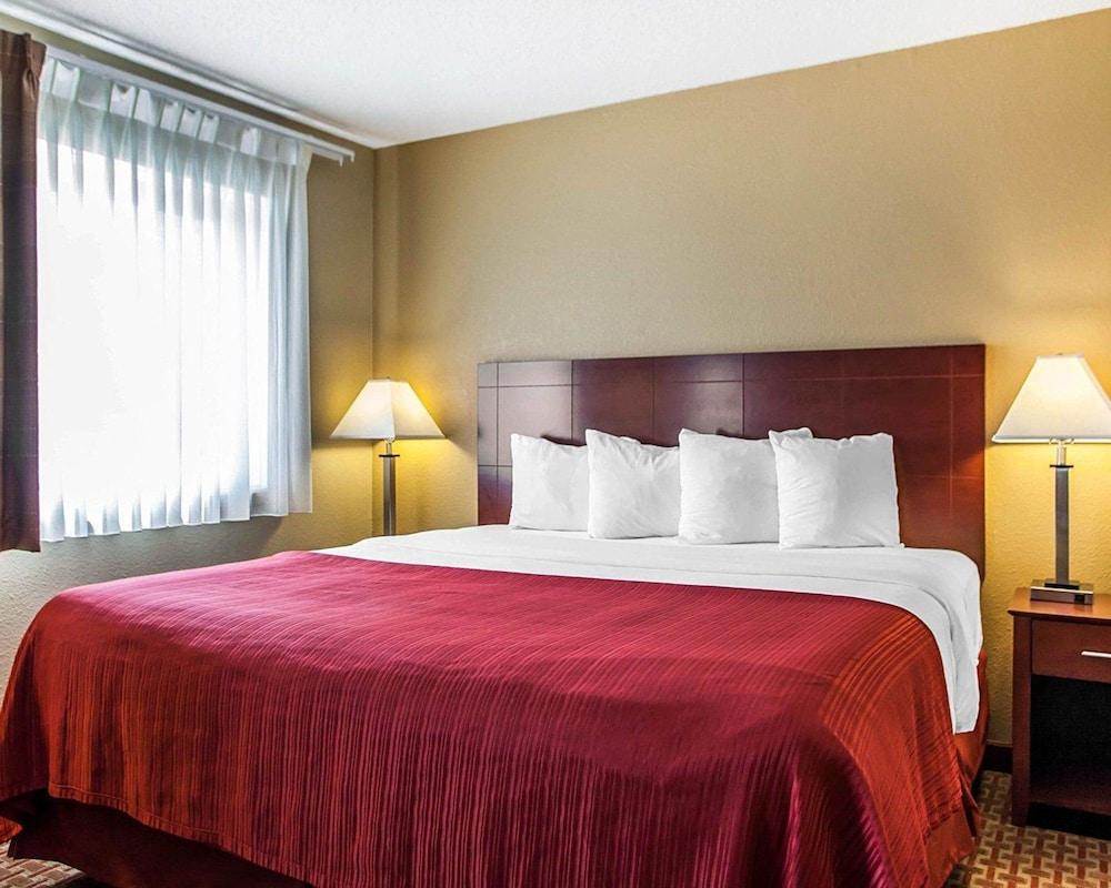Quality Inn & Suites Davenport near I-80 photo 7