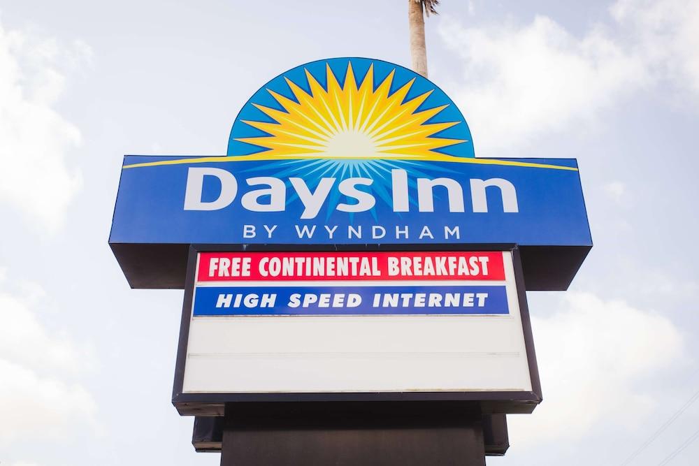 Days Inn by Wyndham Rosenberg photo 25