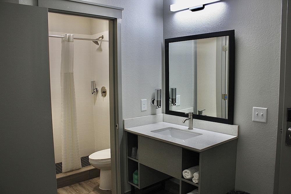 Hummingbird Hotel photo 8