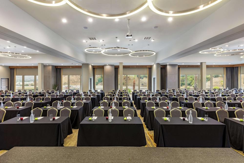 DoubleTree by Hilton Pomona photo 45