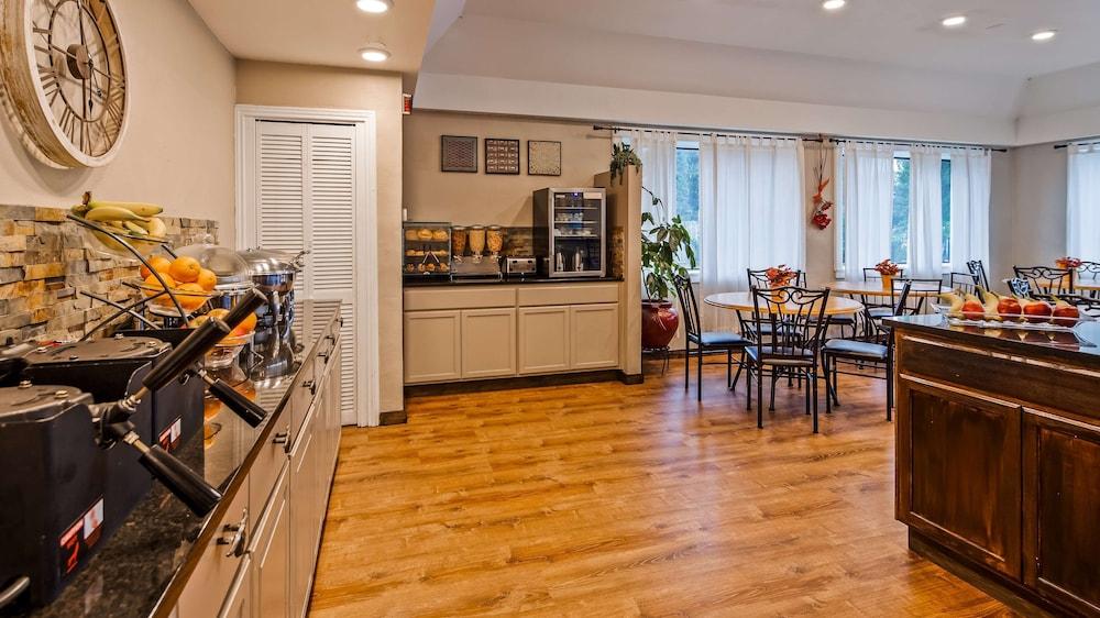Best Western Johnson City Inn photo 13