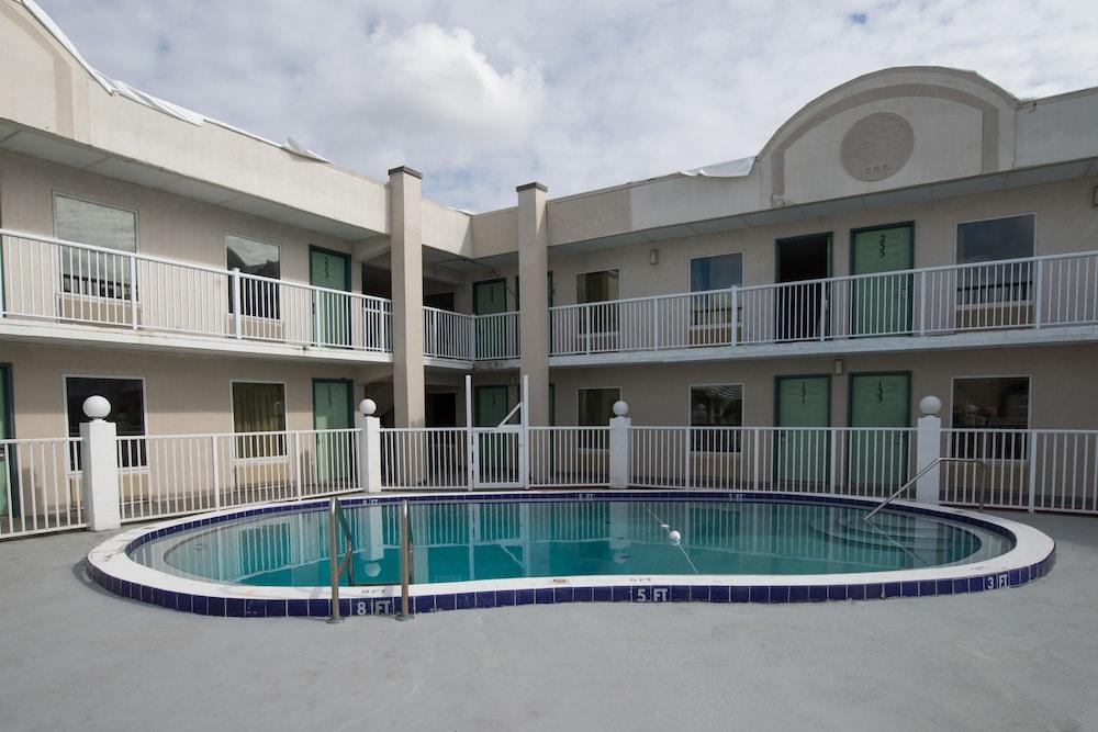 Budget Inn Cocoa photo 4