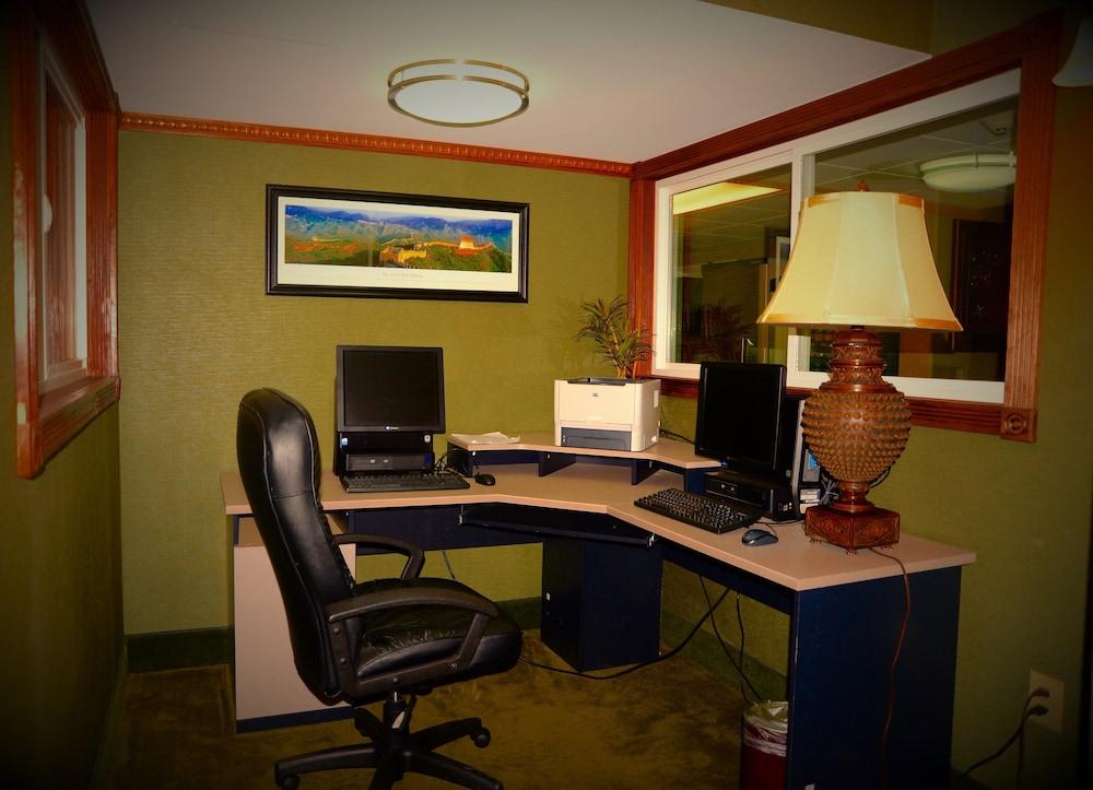 Howard Johnson by Wyndham Gillette photo 2