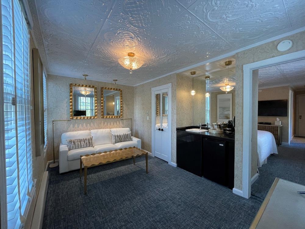 Chateau Inn and Suites photo 39
