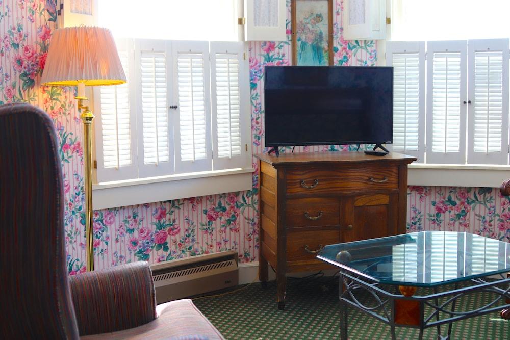 Inn on Mackinac photo 33