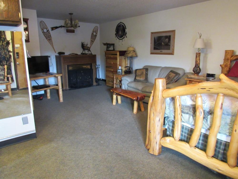 The Woodsman Country Lodge photo 31