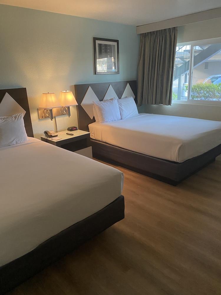 Kings Inn San Diego photo 16