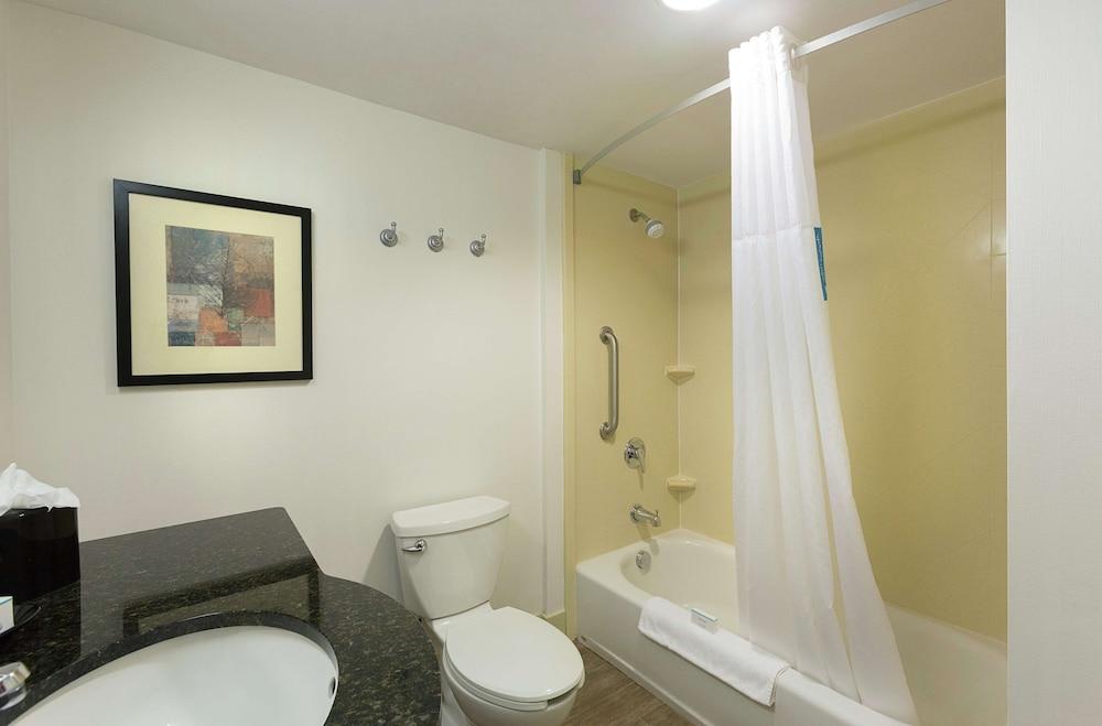 Hampton Inn Charlotte-Belmont at Montcross photo 8
