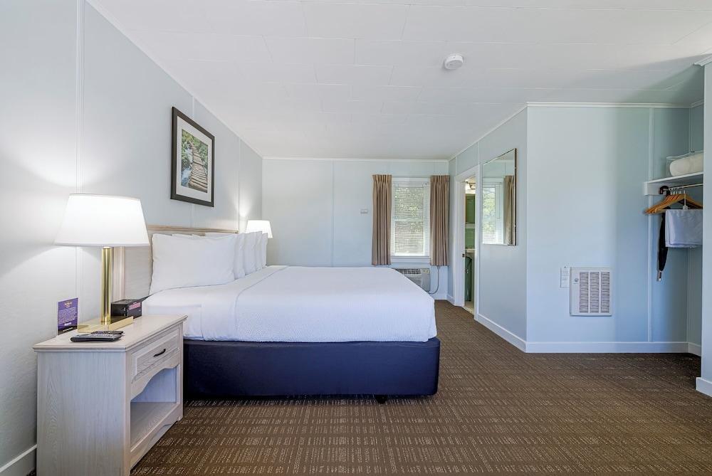 Highbrook Motel photo 15