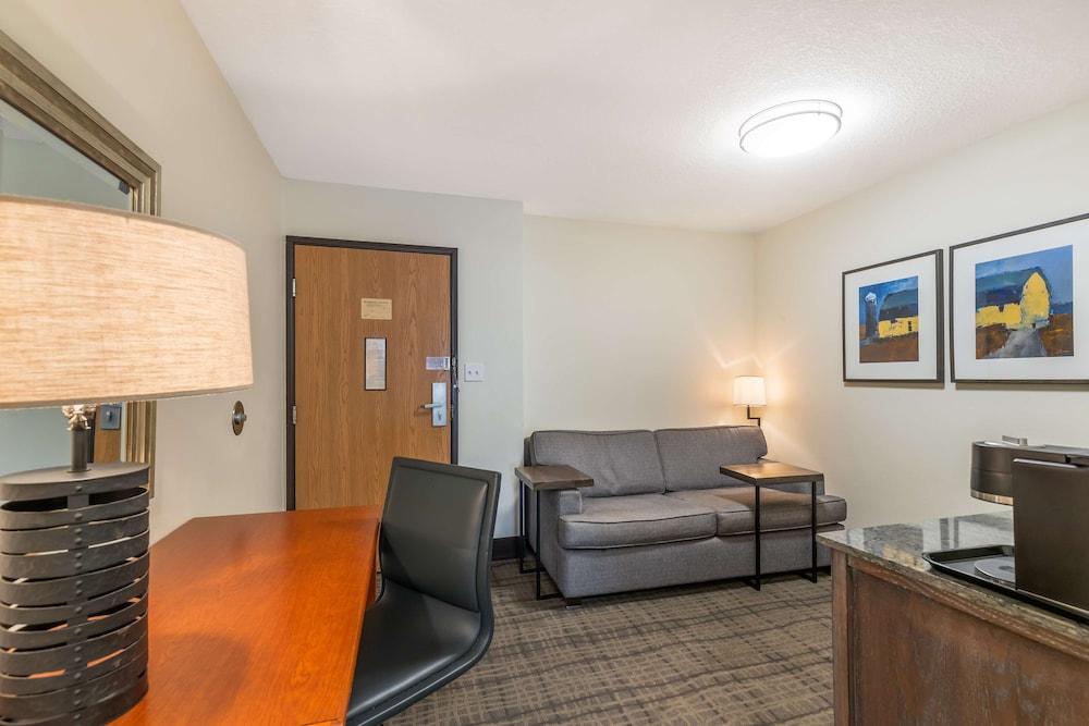 Best Western Plus University Park Inn & Suites photo 87