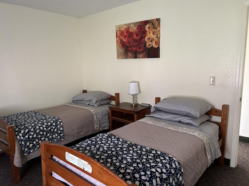 Bird Creek Motel photo 11
