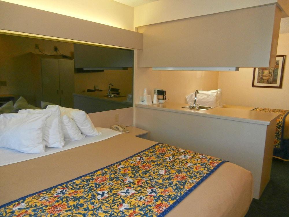 Americas Best Value Inn & Suites McDonough photo 4