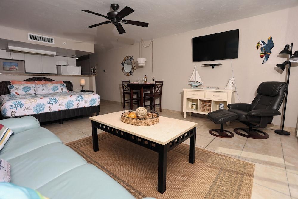 Casa Playa Beach Resort photo 62
