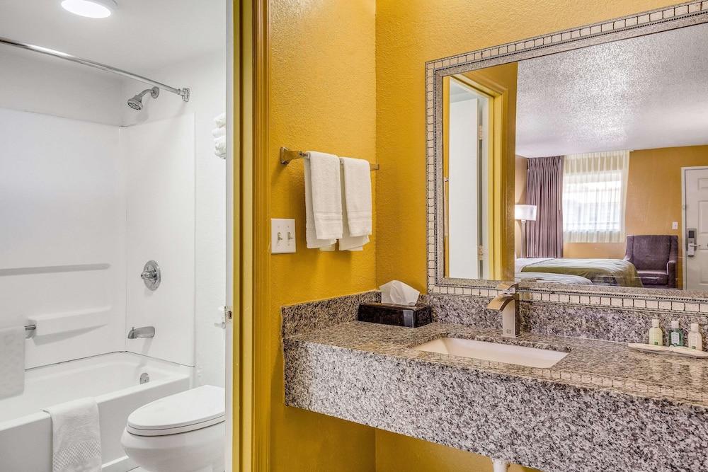 Quality Inn Mobile West Tillmans Corner photo 29