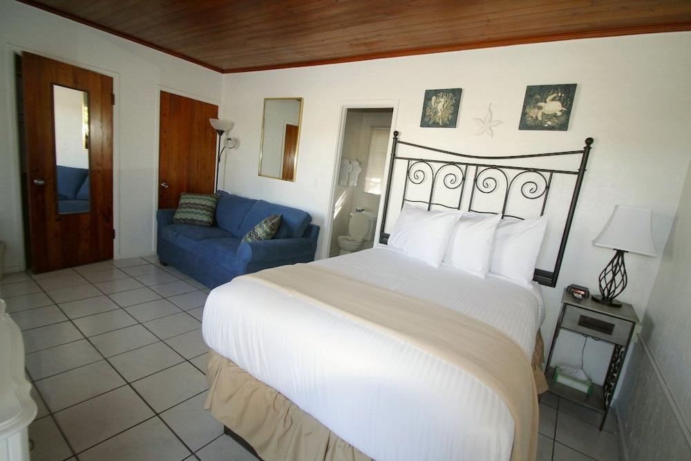 Island Breeze Inn photo 40