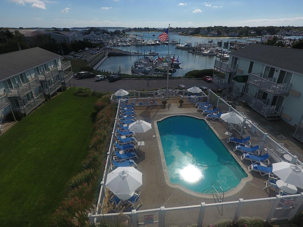 Anchor In Distinctive Waterfront Lodging photo 17
