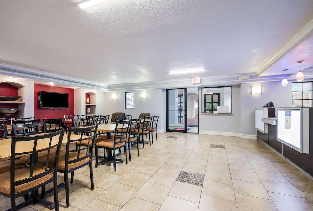 Econo Lodge photo 4