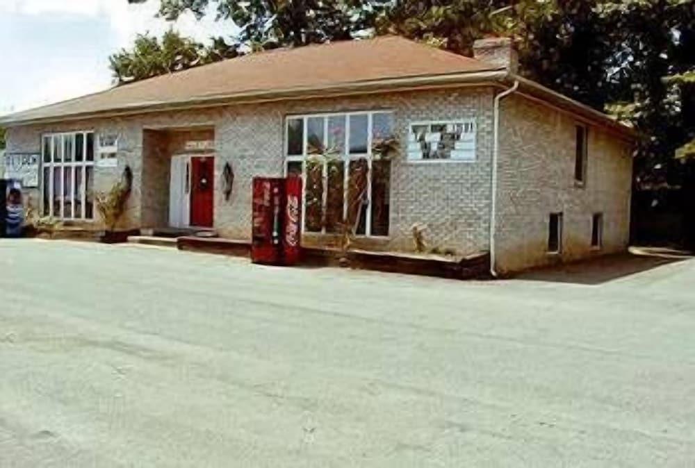 Valley Lodge Motel photo 20