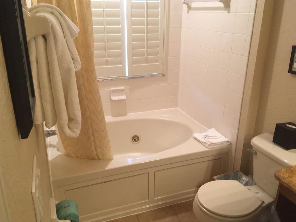 Villas At Regal Palms photo 17