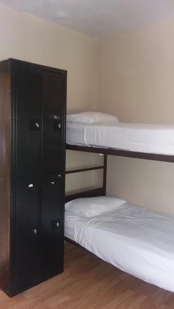 Avenues Hostel photo 18