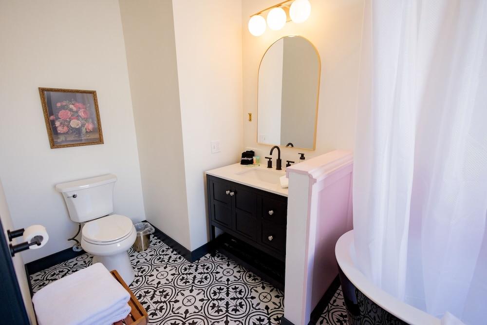 Speakeasy Suites photo 38