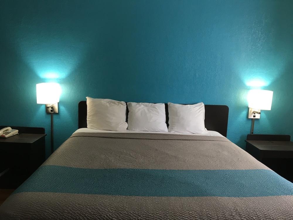 FairBridge Inn Express Melrose Park photo 5