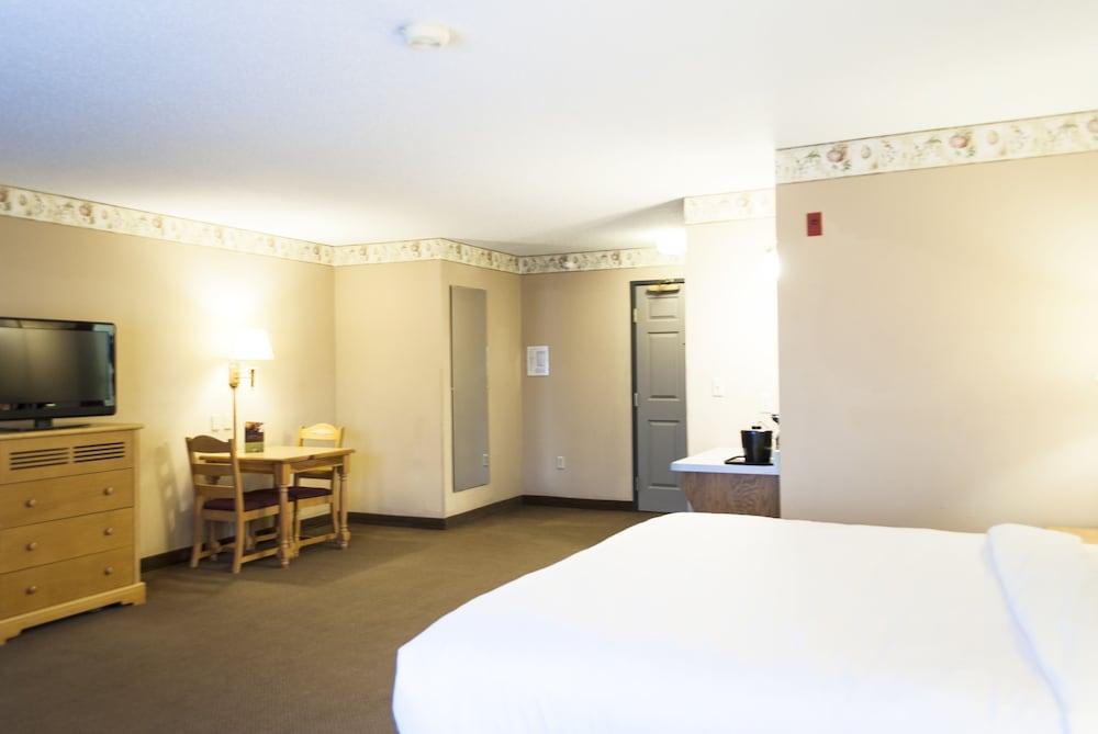 Country Inn & Suites by Radisson, Cedar Falls, IA photo 23