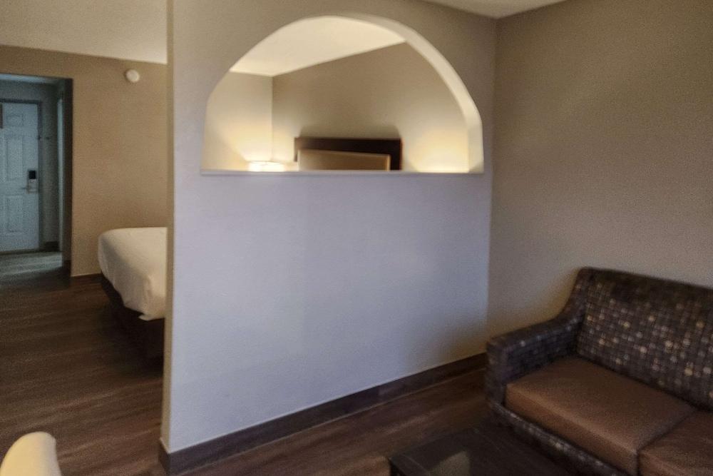 Econo Lodge Inn & Suites Warsaw photo 8