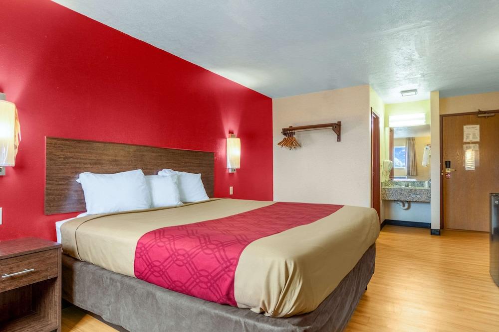 Econo Lodge Kent - Akron West photo 31
