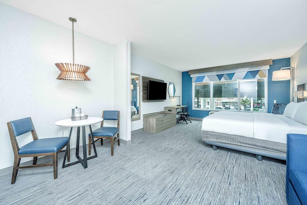 Holiday Inn Express & Suites Charleston Arpt-Conv Ctr Area photo 9