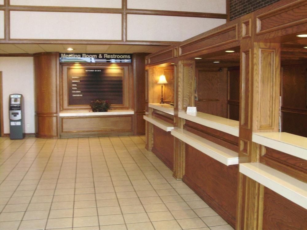 Trade Winds Central Inn photo 4