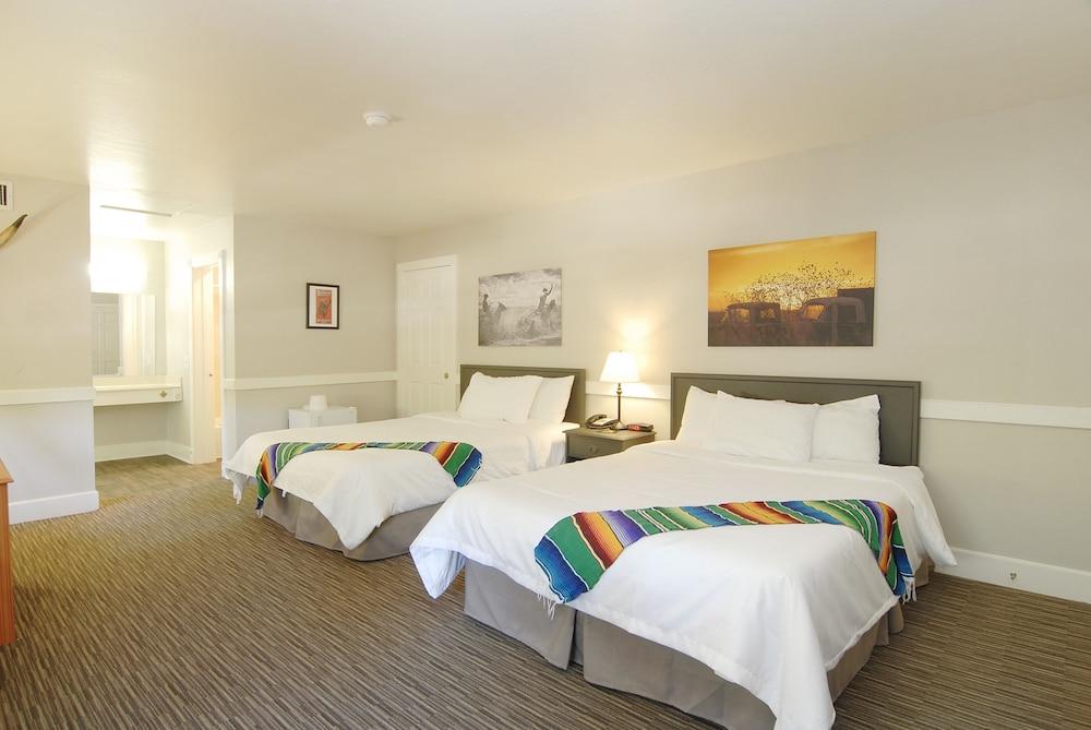 Palm Canyon Hotel & RV Resort photo 5