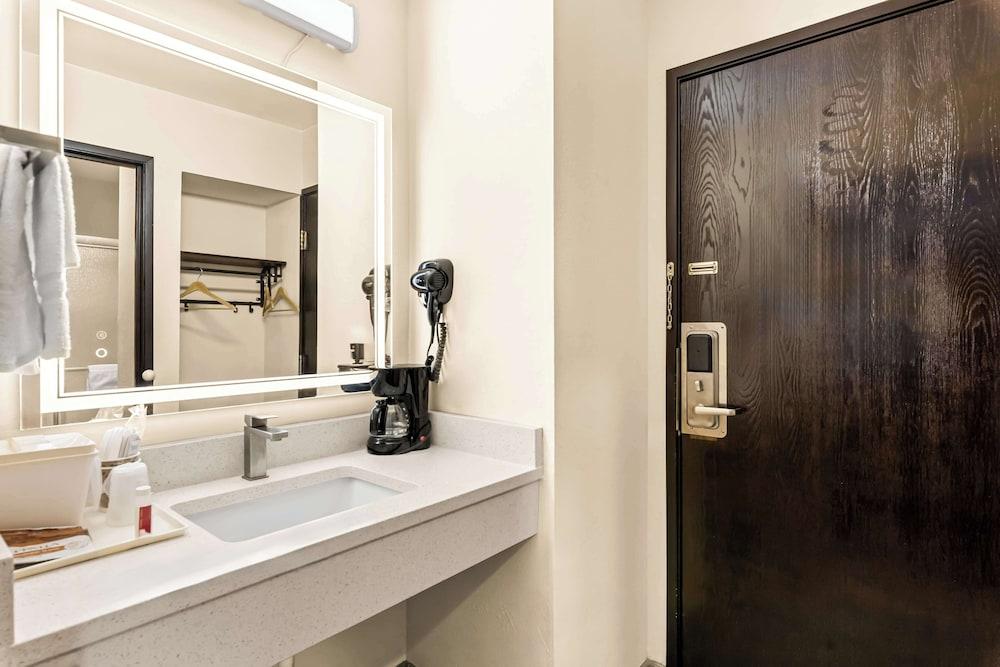 Americas Best Value Inn McMinnville photo 15