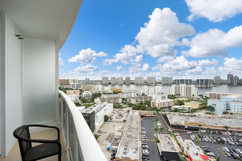 Tr Luxury Beach Resort by FMM — hotel in Sunny Isles Beach