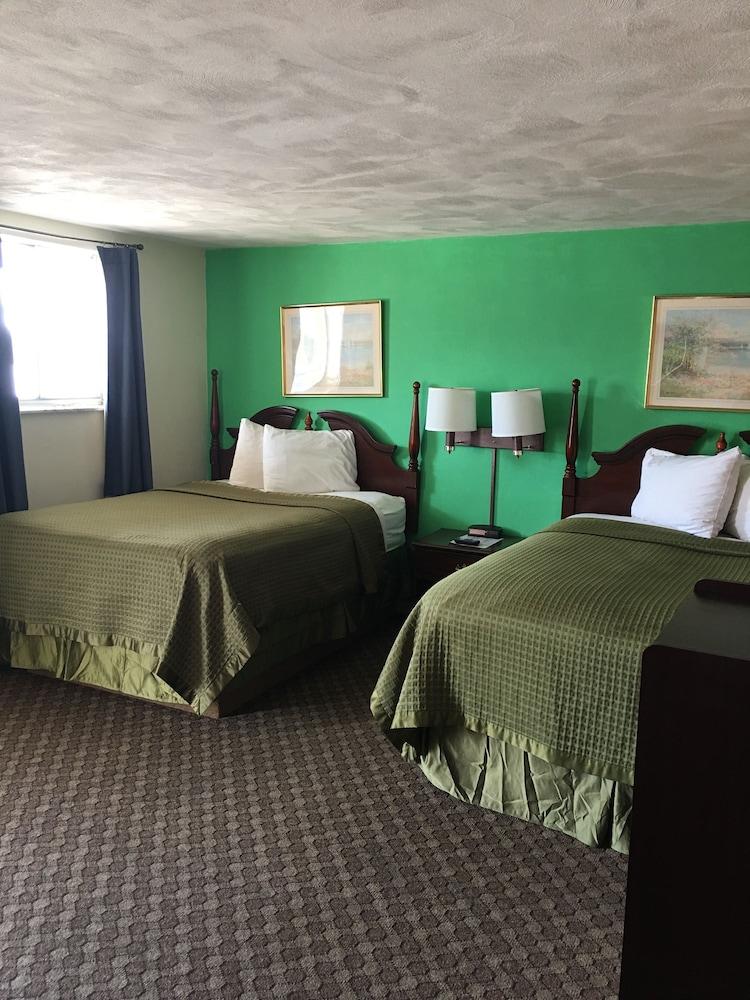 Traveler's Inn Motel photo 18