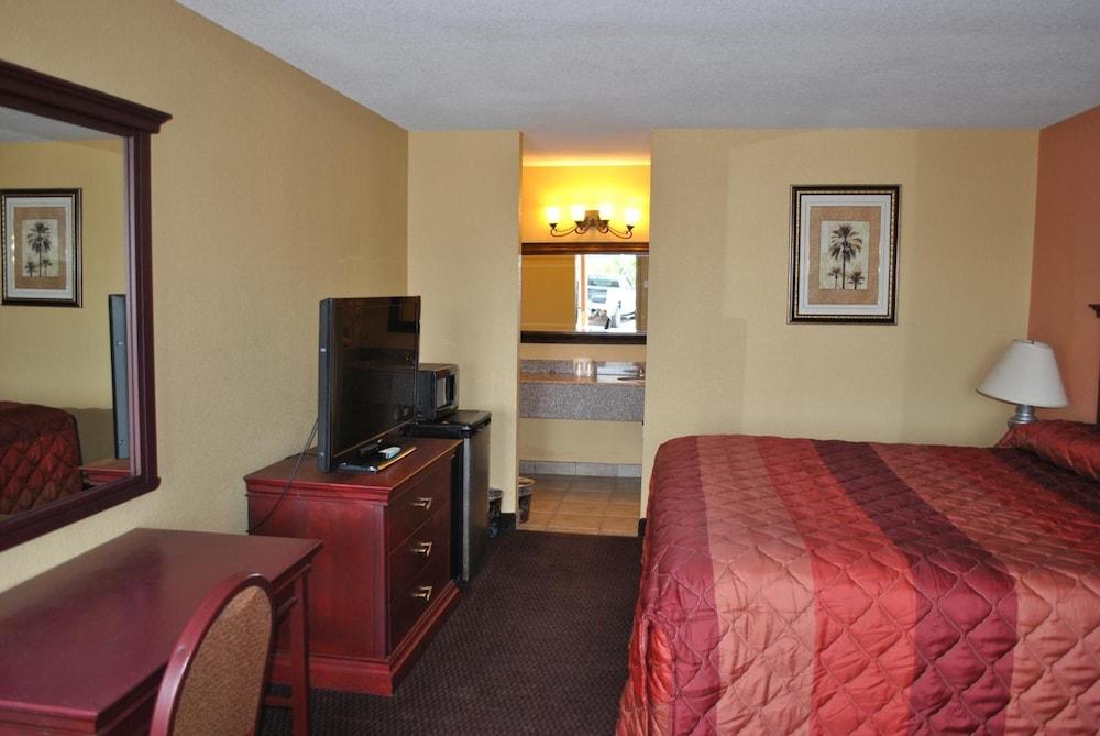Executive Inn photo 25