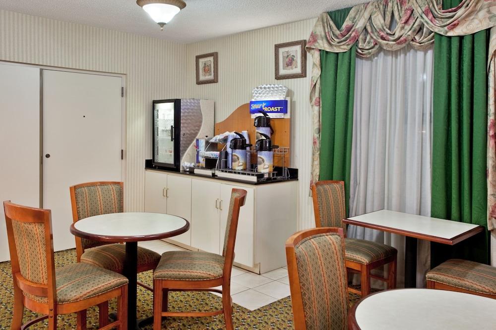 Holiday Inn Express Anderson by IHG photo 31