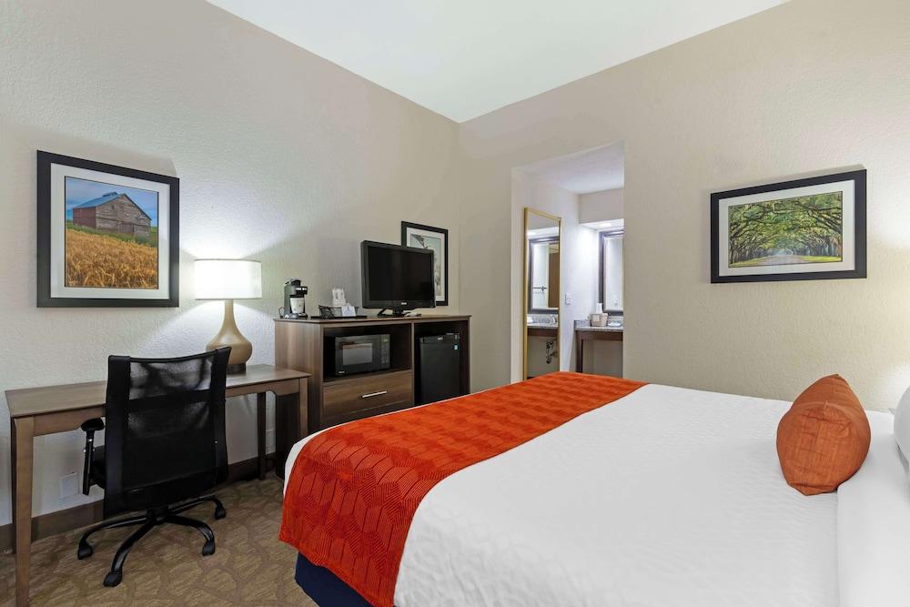 Best Western Colonial Inn photo 9
