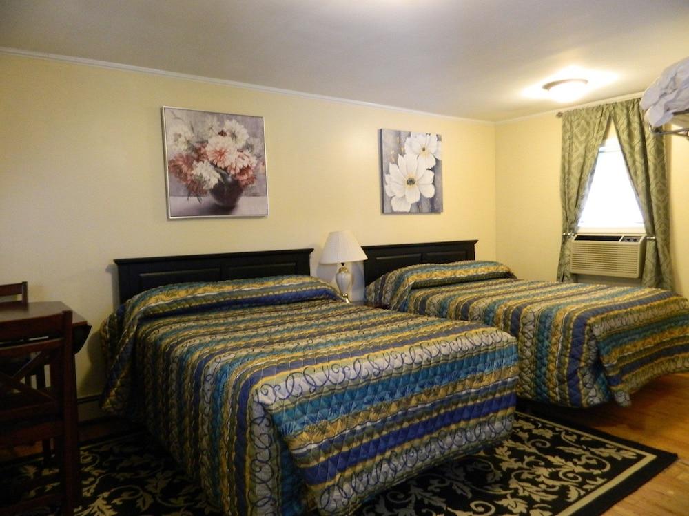 Twin Oaks Motel photo 4