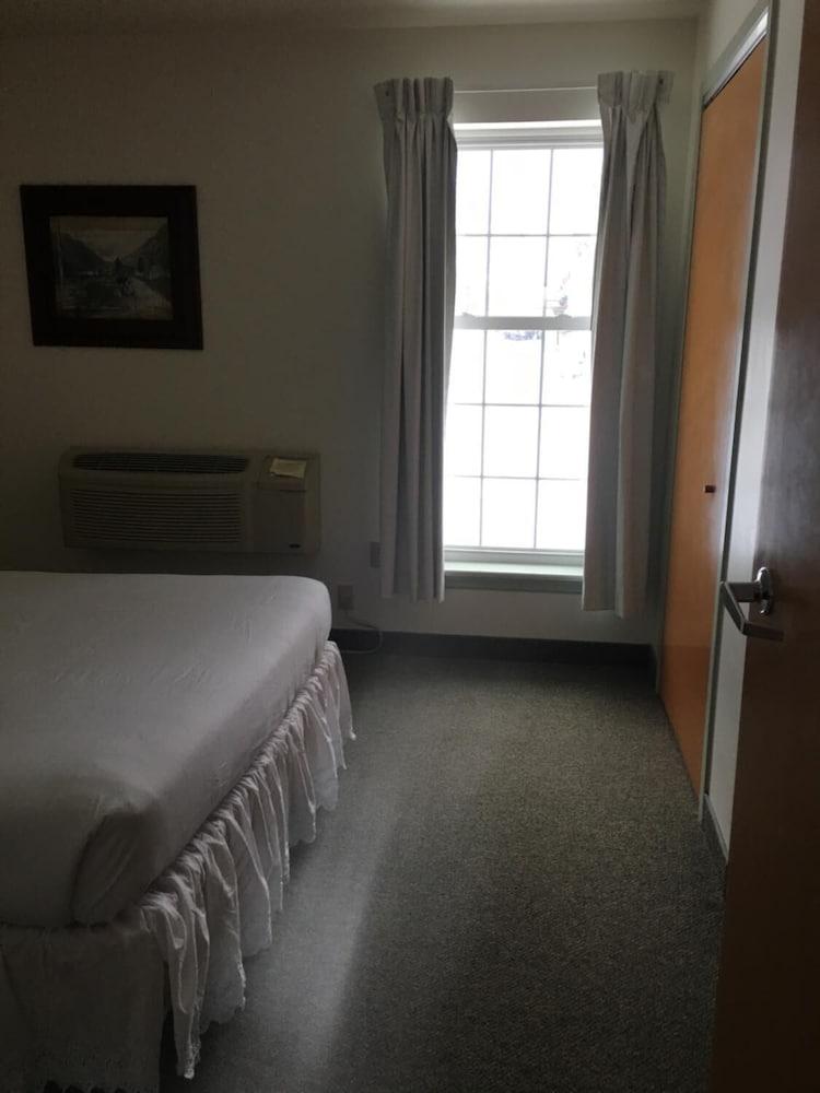 All Suites Inn Budget Host photo 10