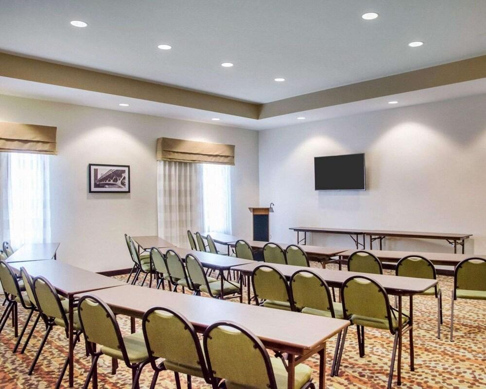Sleep Inn & Suites Parkersburg - Mineral Wells photo 20