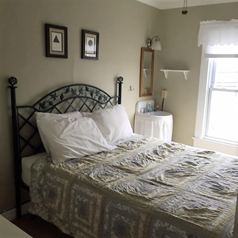 Bath Avenue House photo 6